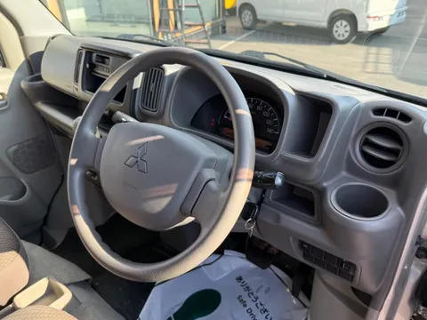 Mitsubishi Minicab Van