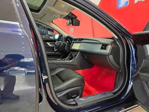 Jaguar XFL