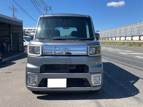 Toyota Pixis Mega