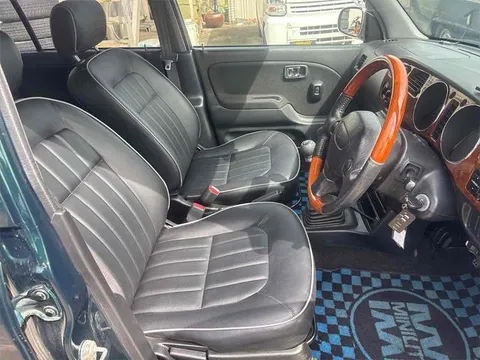 Daihatsu Mira Gino