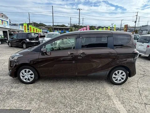 Toyota Sienta