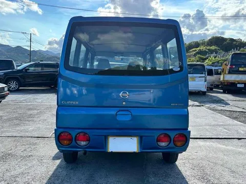 Nissan Clipper Van