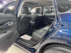 Infiniti Q70