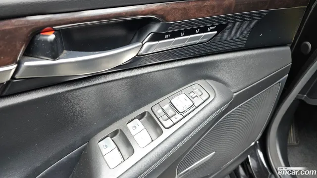 Genesis G90 (EQ900)