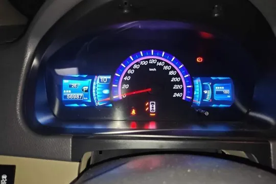 BYD M6