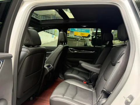 Cadillac XT6