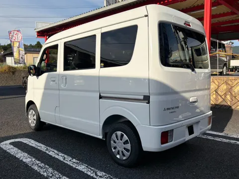 Mitsubishi Minicab Van