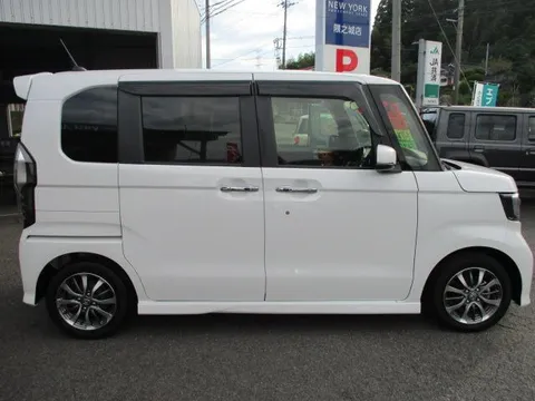 Honda N-BOX Custom