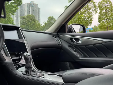 Infiniti Q50L