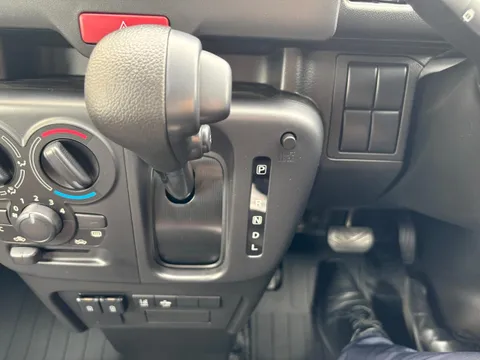 Nissan Clipper Van