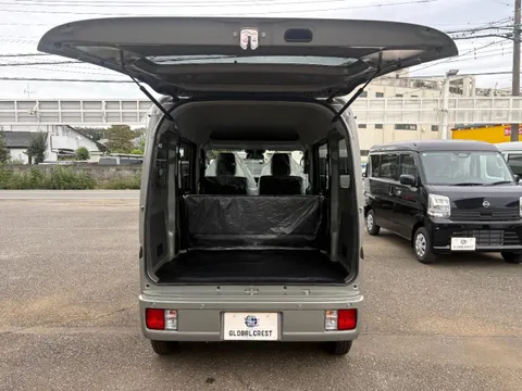 Nissan Clipper Van