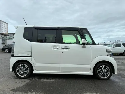Honda N-BOX Custom