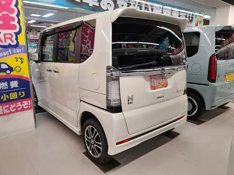 Honda N-BOX Custom