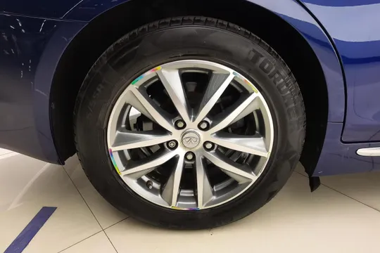 Infiniti Q50L