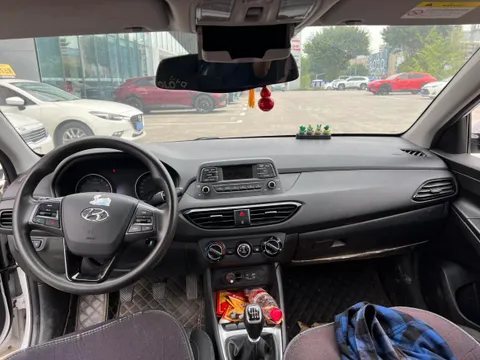 Hyundai Elantra (Avante)