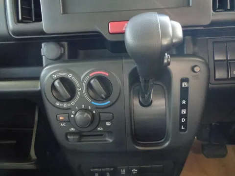 Nissan Clipper Van