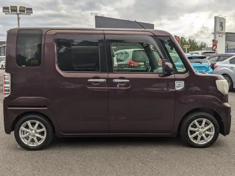 Toyota Pixis Mega