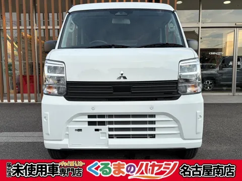 Mitsubishi Minicab Van