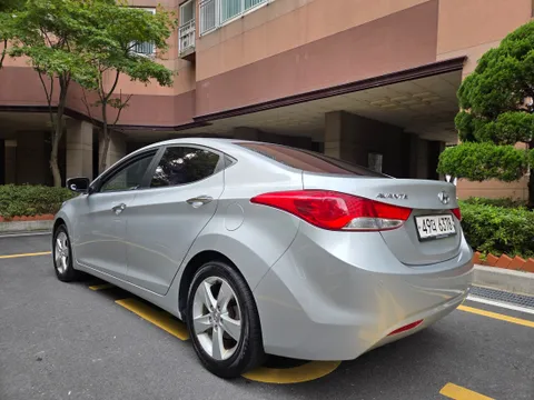 Hyundai Elantra (Avante)