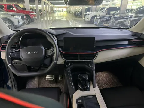 Lynk & Co 06