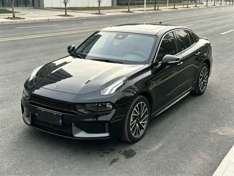 Lynk & Co 03