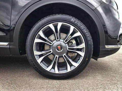 Hongqi HS5