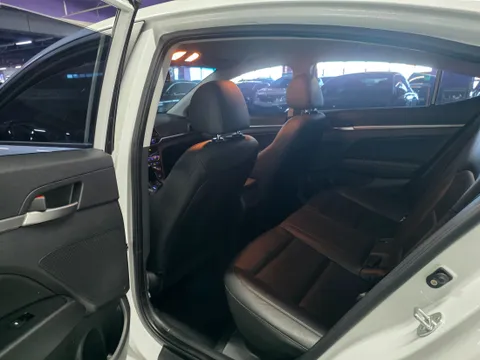 Hyundai Elantra (Avante)