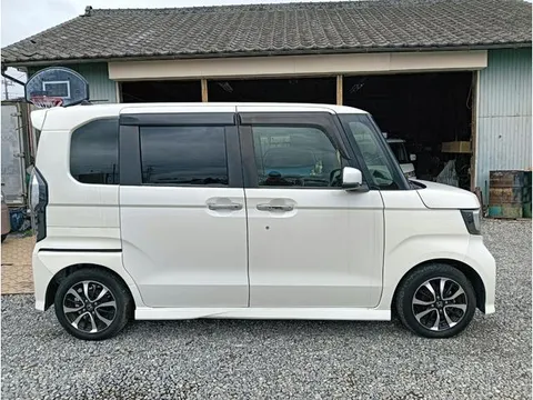 Honda N-BOX Custom