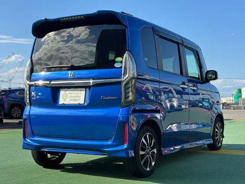 Honda N-BOX Custom