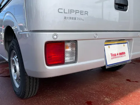 Nissan Clipper Van