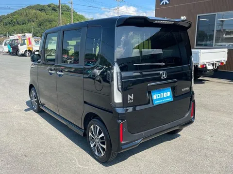 Honda N-BOX Custom