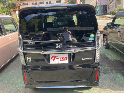 Honda N-BOX Custom