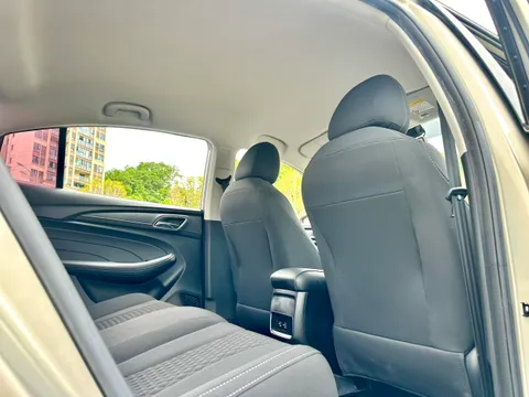 Roewe i5