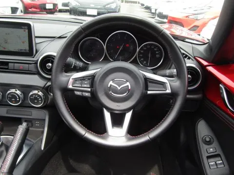 Mazda MX-5 (Roadster)