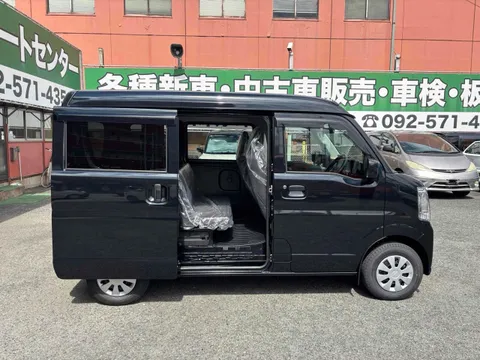 Nissan Clipper Van
