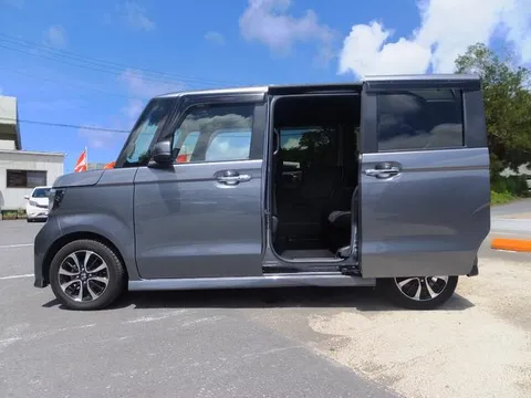 Honda N-BOX Custom