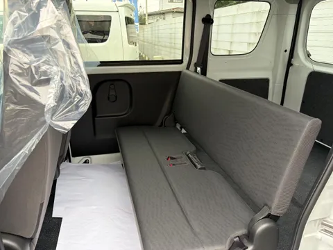 Nissan Clipper Van