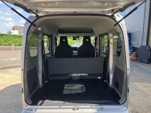 Nissan Clipper Van