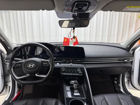 Hyundai Elantra (Avante)