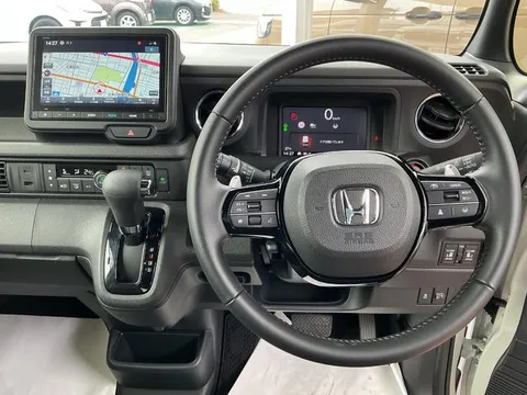 Honda N-BOX Custom