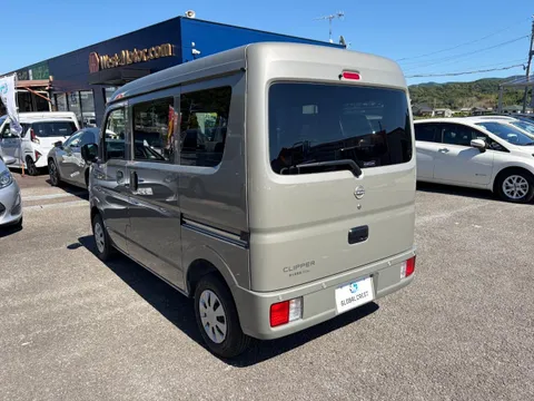 Nissan Clipper Van