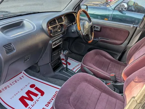 Daihatsu Mira Gino