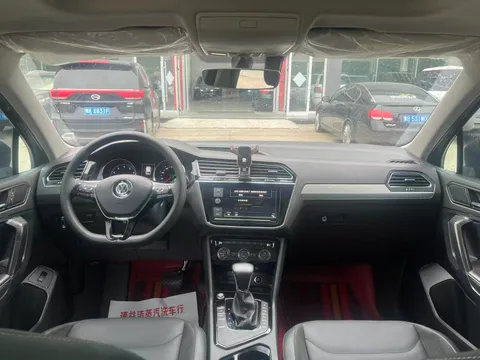 Volkswagen Tiguan L