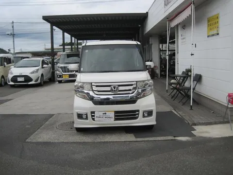 Honda N-BOX Custom