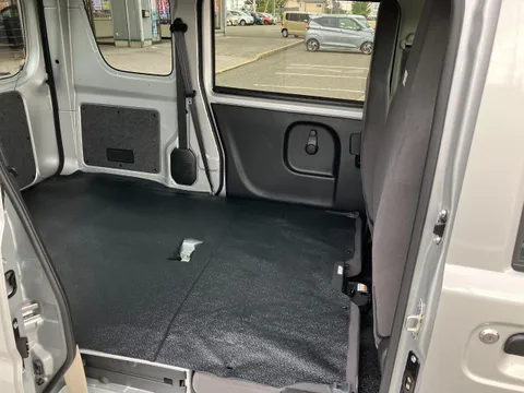 Nissan Clipper Van