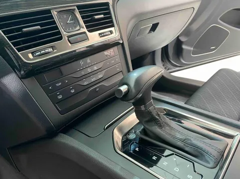 Hongqi H7