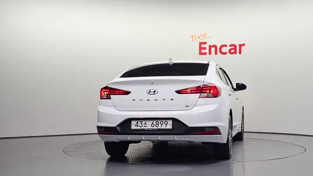 Hyundai Elantra (Avante)