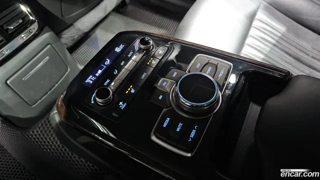 Genesis G90 (EQ900)