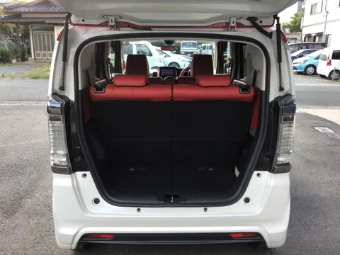 Honda N-BOX Slash