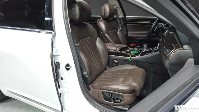 Genesis G90 (EQ900)